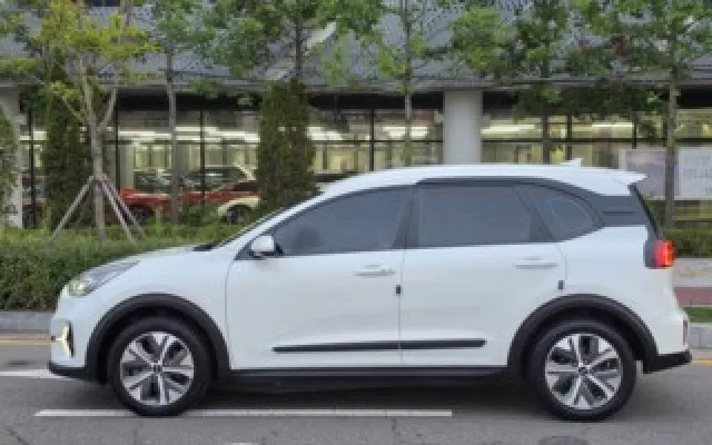 수원중고차할부 니로 플러스 EV 어스 매물 사진 20 - 2022/09 157,550km